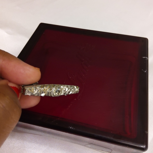 ...Im selling a Tie clip